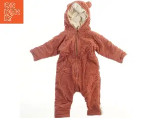 Flyverdragt i fløjl med hætte fra Konges Sløjd (str. 68)