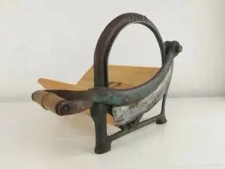 Fin gammel patineret brødskære fra Voss