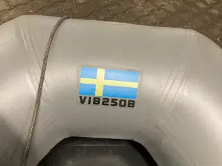 Gummibåd med elmotor