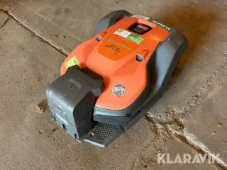 Robot plæneklipper Husqvarna 550 med ladestation