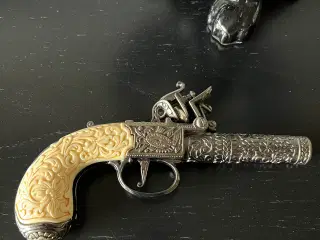 Charing Cross flintlock replica