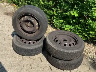 4 vinterdæk på fælge 175/70-14