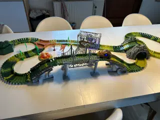 Flexi-track med dinosaur-tema