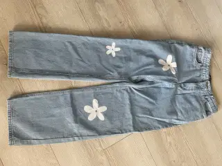 Smarte jeans med blomster