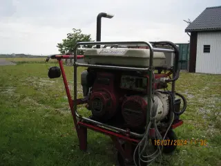 220 volt Honda generator.