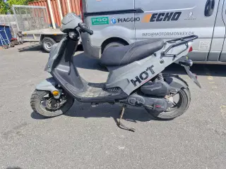 MotoCR hot 50, 30 km/t Nardogrå