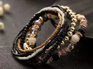 Armbånd med perler sæt med 7 stk perlearmbånd 