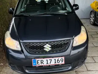 Pæn og velkørende Suzuki SX4