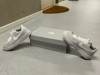 Et par super lækre Nike Air Force 1 '07 sko. 250kr