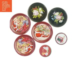 Samling af dåser med juletema fra Pobra (str. 9,5x0,5 cm)