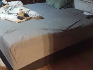 180 * 200 seng sælges