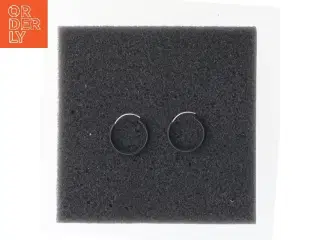 Små øreringe i ringform (str. Ø 1,5 cm)
