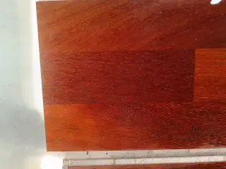 Massivt klik trægulv i Merbau