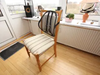 Ergonomisk rygstøtte til toiletsædet