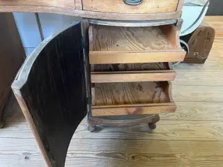 Skrivebord, eg