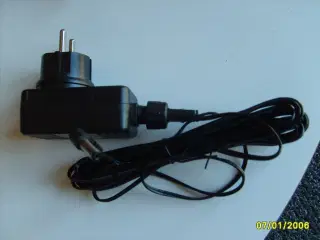 Pure Strømforsyning/lader AC/DC Adapter 12V= 1,3A