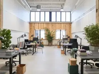 Kontorplads på nyrenoverede Workspace Campen