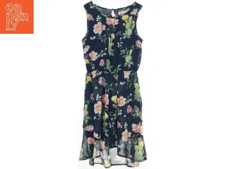 Blomstret sommerkjole fra H&M (str. 140)