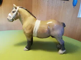 B&G figur nr. 2234 belgisk hingst højde 25 cm