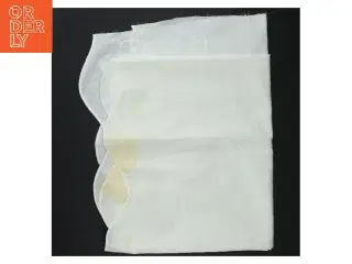 Gammelt, hvidt broderet bomuldsstof (str. 110 x 40 cm)