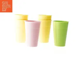 Plastikkopper, 6 stk (str. 6 styk. ø. 7,5 cm. højde. 11 cm)