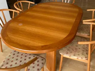 Spisebord i kirsebær med 8 stole