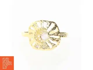 Ubrugt Maanesten guldfarvet ring med mønster og perle (str. 52 mm)