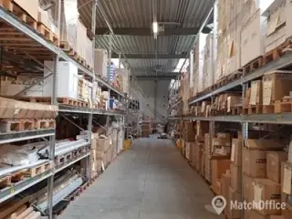 Lager med port og pallereoler