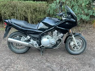 Flot Yamaha XJ 900 Diversion lavt kilometertal.
