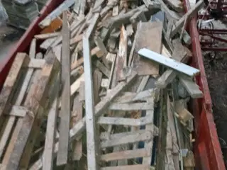 Tørt affald træ