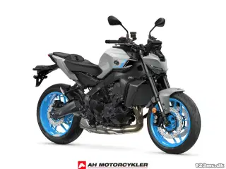 Yamaha MT-09 Y-AMT Ice Storm
