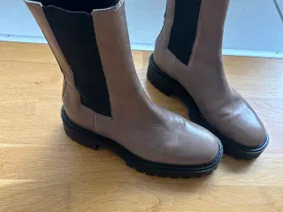 Ny/ ubrugt Läst dame/pige støvler str. 38
