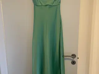 Zara Galla kjole i satin