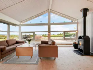 Sommerhus p� T�singe med sk�n panoramaudsigt ud over vandet.