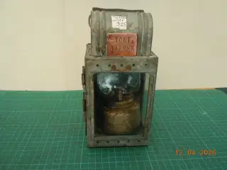 Togførerlygte til karbid, meget fin stand.