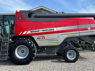 Massey Ferguson 7370 BETA. Gårdmaskine med kun 1080 motortimer. Med 22fod powerflov skærebord