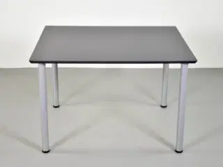 Kantinebord med mørkegrå plade og alufarvet stel