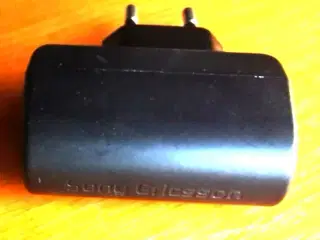 SONY ERICSSON CST-80 rejselader med USB stik
