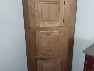 Egetræ Hjørneskab