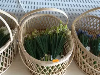 Kurv med div. Kunstige blomster