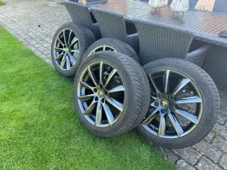 Tesla - Vinterhjul - Nokian - 235 / 45 R18