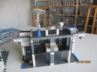 7498