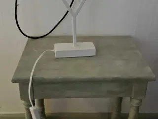 Lille pynte bord med hjerte lampe
