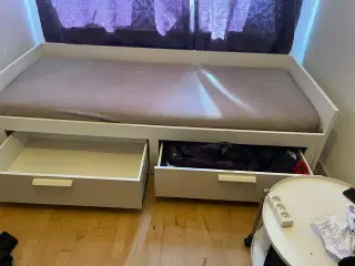 Senge/spisebord/stuebord/sofa/tv bord