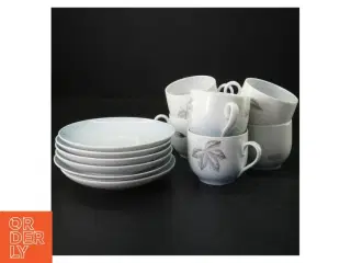 Porcelæn tekopper og underkopper fra B&G (str. Tallerken 13 cm i diameter, krus 7 cm i diameter)