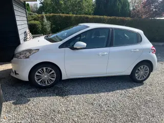 Bil Peugeot 208