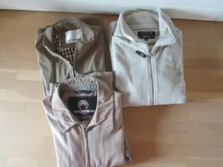 2 jakker og en fleece jakke samlet 100 kr
