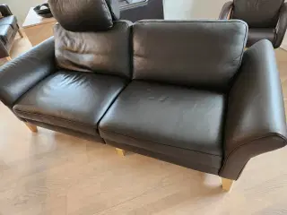 Lædersofa med fodskammel