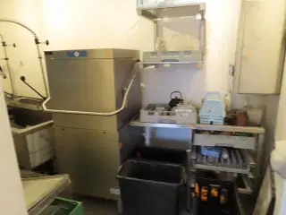 Industriopvaskemaskine, HOBART AMX-10 inkl. bord og bakker