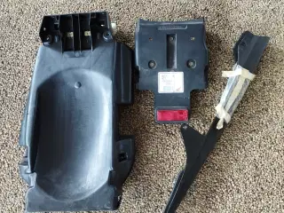 Skærmdele til Honda -Hornet 600. (se  50%)